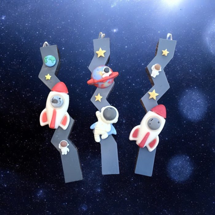 IMG_20250320_102636175-Photoroom (8) Αρωματική Λαμπάδα από Φυτικό Κερί - Αστροναύτης Zig Zag - Image 2