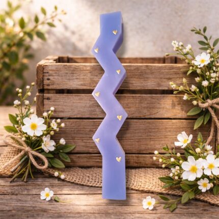 Χειροποίητη Αρωματική Λαμπάδα Ζωγραφιστή - Μωβ με Καρδούλες