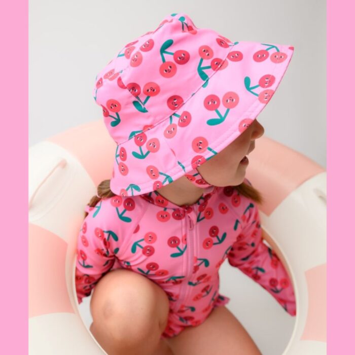 Αντηλιακό Σετ Μαγιό, Μπλούζα και Bucket Καπέλο Zoocchini Cherry - Image 4